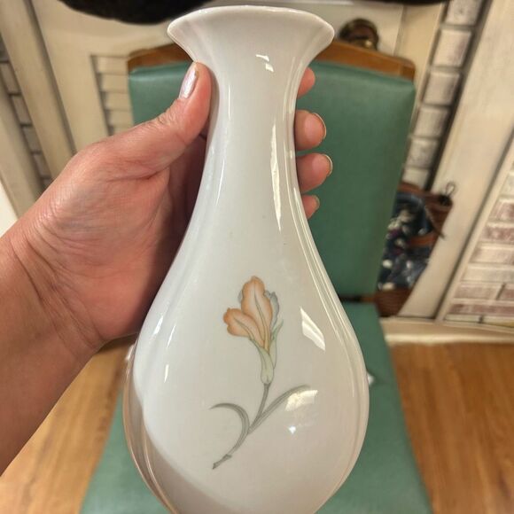 Vintage ribbed vase with silver trim - Picture 4 of 6